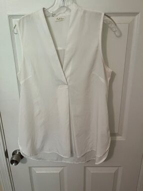 Antilia Femme White V-Neck Sleeveless Blouse